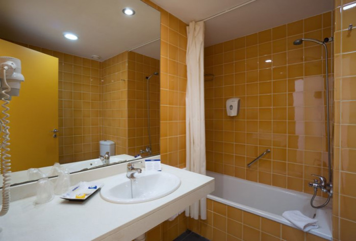 Superior bathroom hotel benalmadena costa